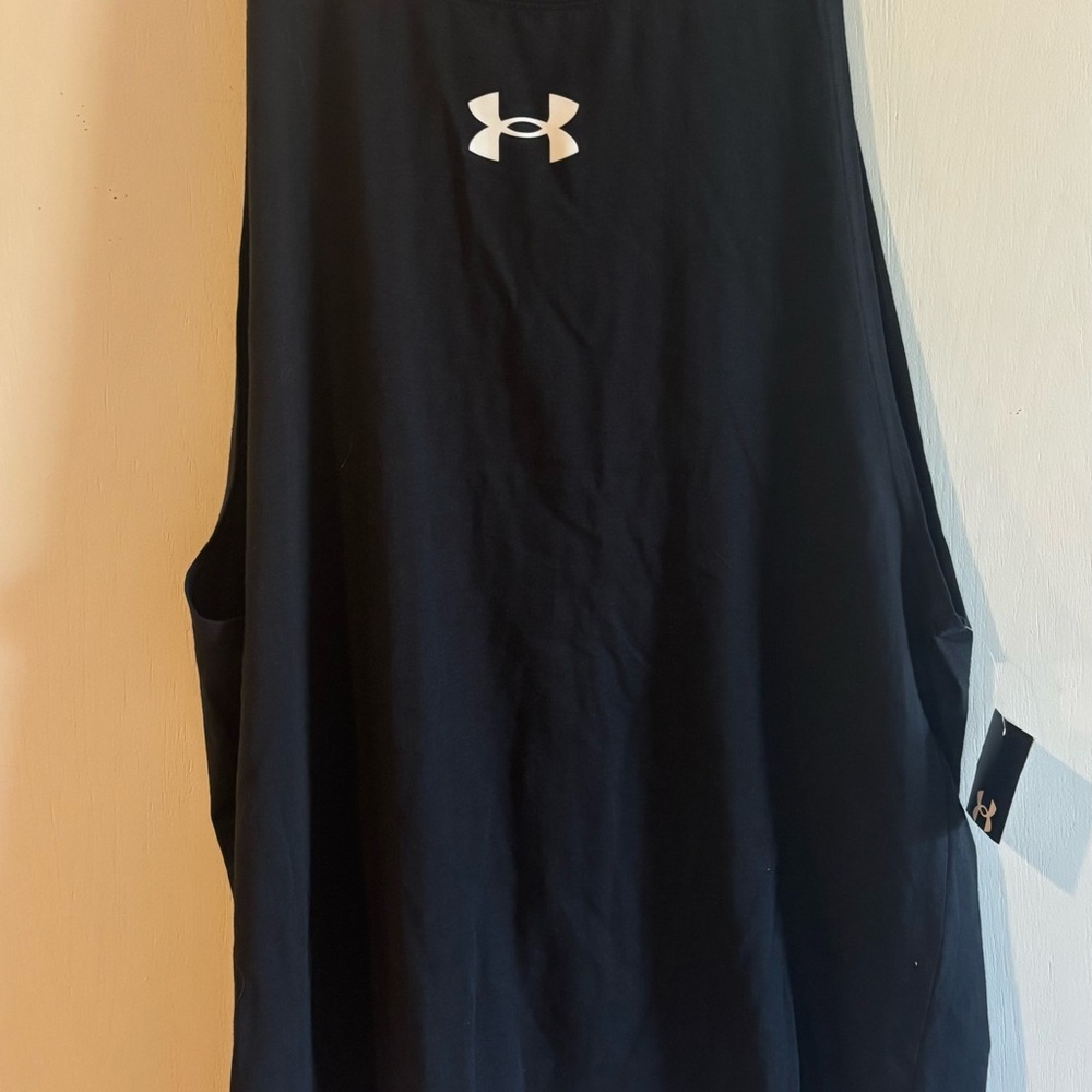 Under Armour Midnight Black Sleeveless Top